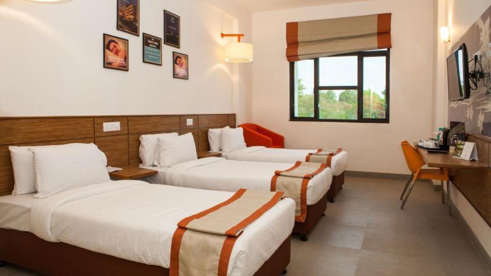 Max Hotels Jabalpur Exterior foto