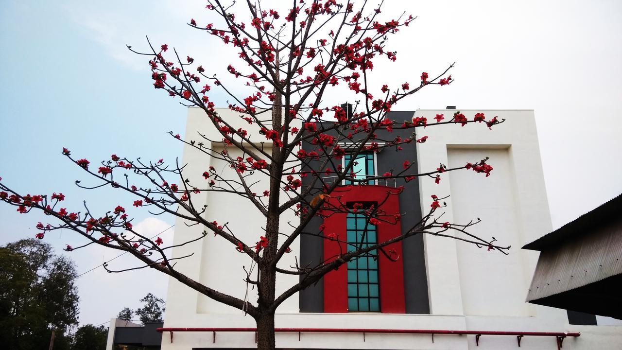 Max Hotels Jabalpur Exterior foto